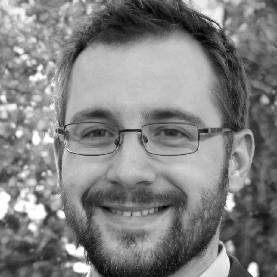 Ritratto di Marco Santini, esperto in consulenza di stile
